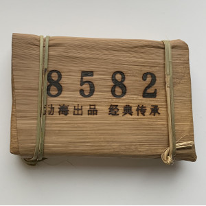 Шен пуэр Мэнхай 8582 кирпич 2012 год 250 г. Photo 2